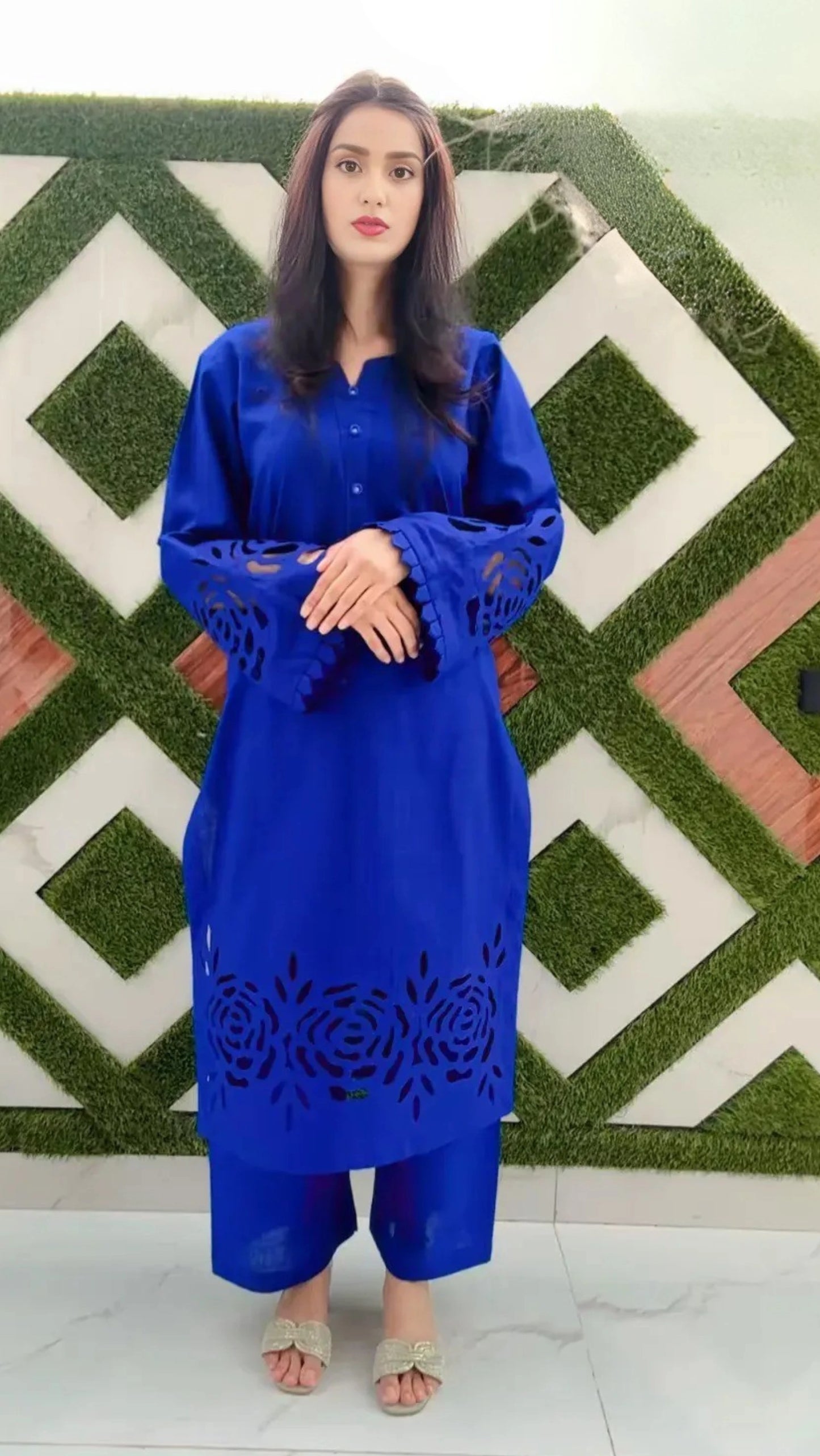 2-Piece Khaddar Suit with Button Neckline & Handmade Cutwork Daman