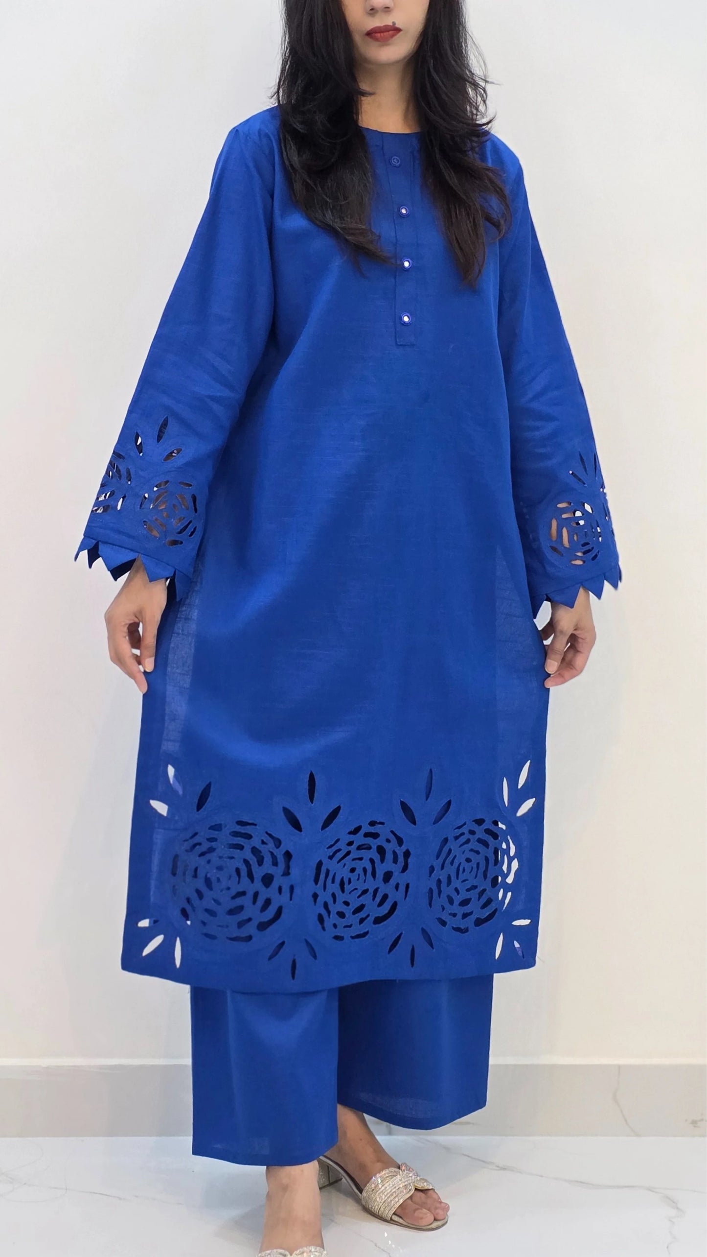 2-Piece Khaddar Suit with Button Neckline & Handmade Cutwork Daman