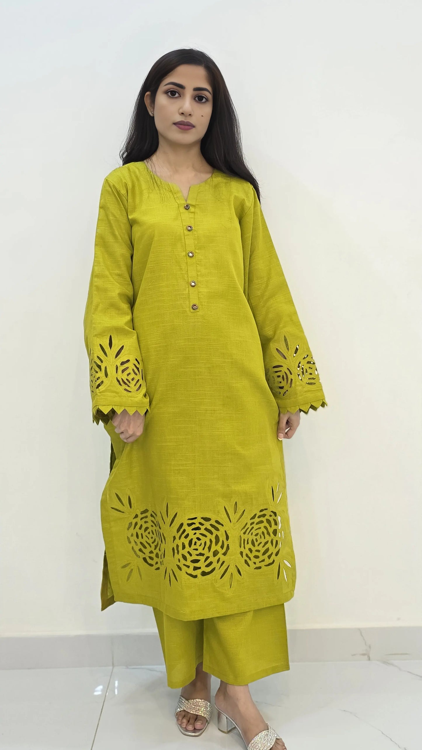 2-Piece Khaddar Suit with Button Neckline & Handmade Cutwork Daman