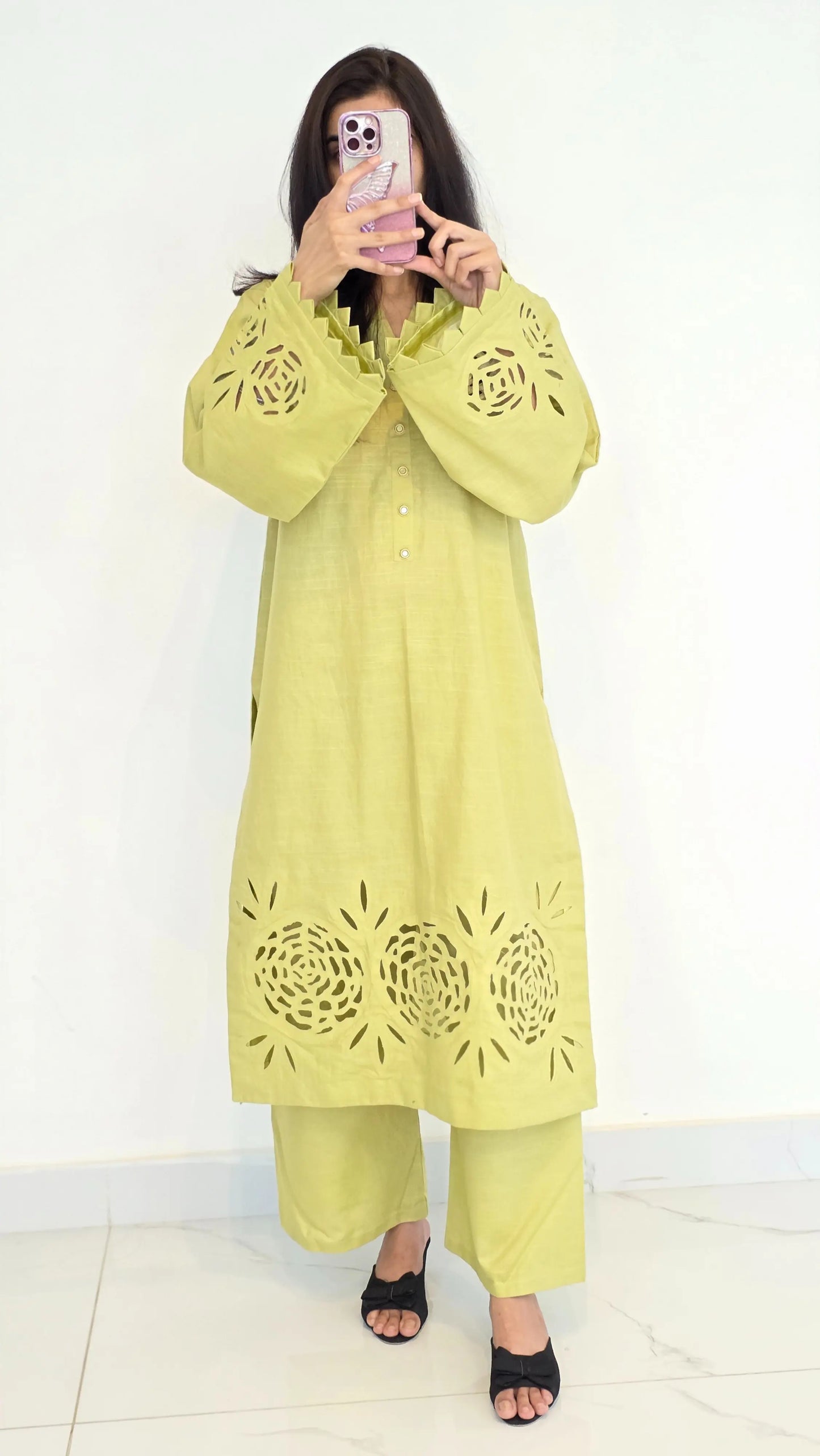 2-Piece Khaddar Suit with Button Neckline & Handmade Cutwork Daman
